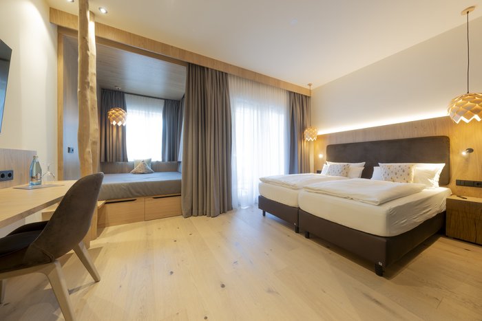 [Translate to english:] Waldnest Juniorsuite - Zimmeransicht