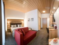 schwarzwaldhotel Nordic Flair Doppelzimmer mit Teppichboden und Schlafsofa