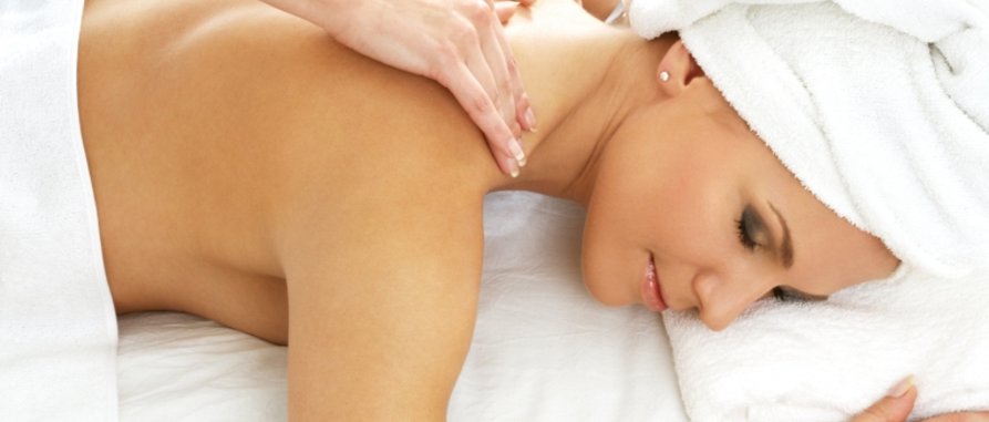 Massage und Kosmetik im Wellnessbereich des Waldhotels