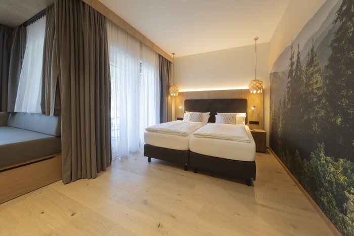 [Translate to english:] Waldnest Juniorsuite - Zimmeransicht